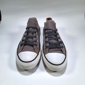 Womens Converse Chuck Taylor Allstars low top sneakers